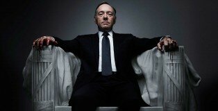 Fuente de imagen: http://media2.apnonline.com.au/img/media/images/2013/08/23/Kevin-Spacey-House-of-Cards-Netflix.jpg