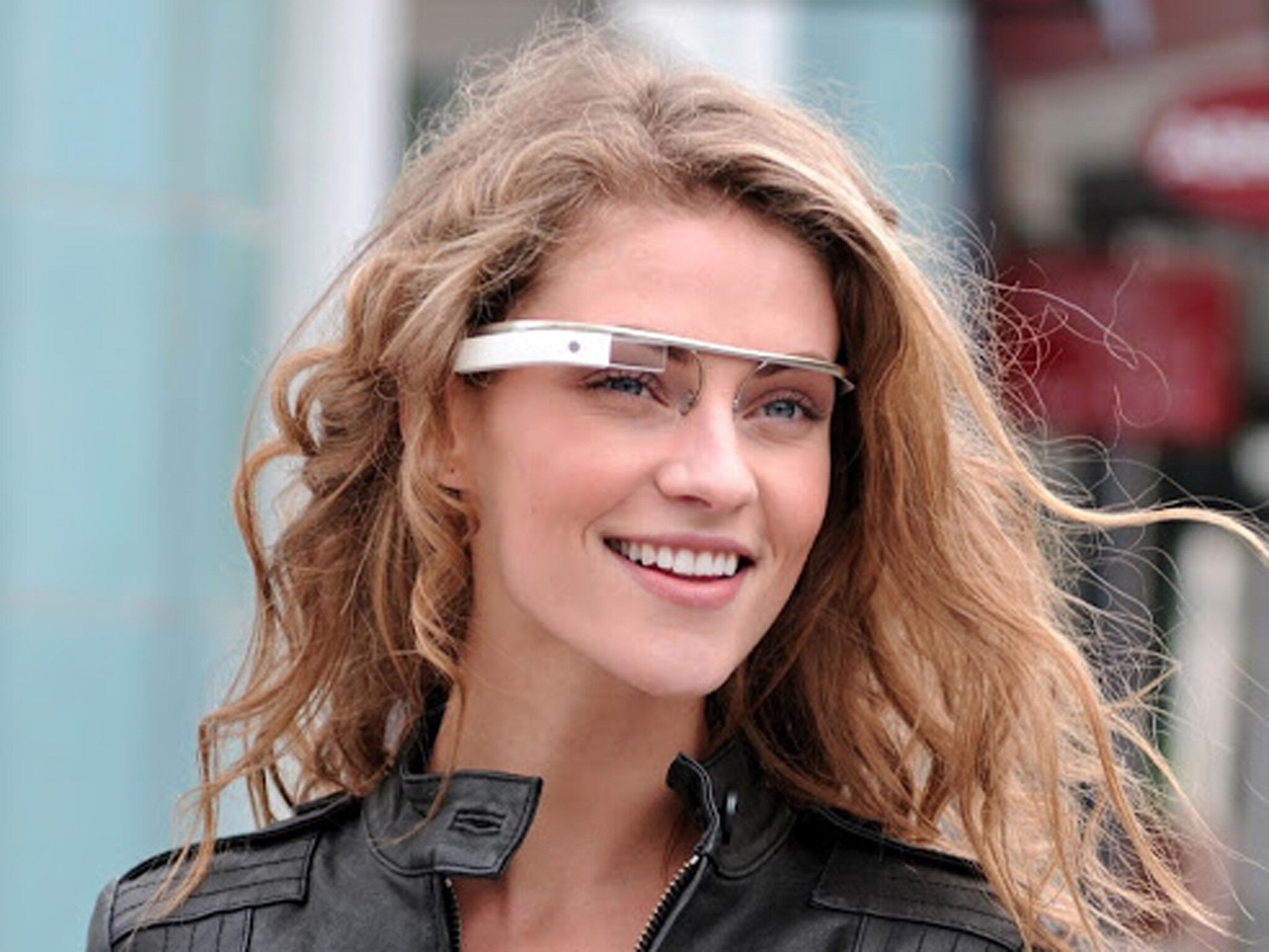 Fuente Imagen: http://media.bestofmicro.com/K/F/380463/original/google-glass.jpg