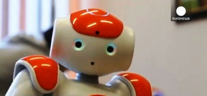 Fuente de la imagen: https://www.youtube.com/watch?v=uW2qXI9yFWg (Captura de pantalla) René, el robot inteligente que ayuda a detectar el autismo