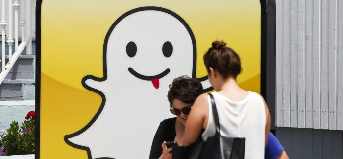 Jóvenes aficionados a Snapchat ¿Por qué incluir a Snapchat en la estrategia digital de su compañía?