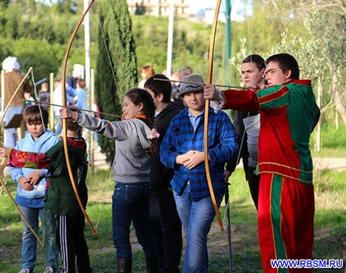 Clase de tiro al arco en el RBSM Boarding School. Imagen:rbsm.ru/news